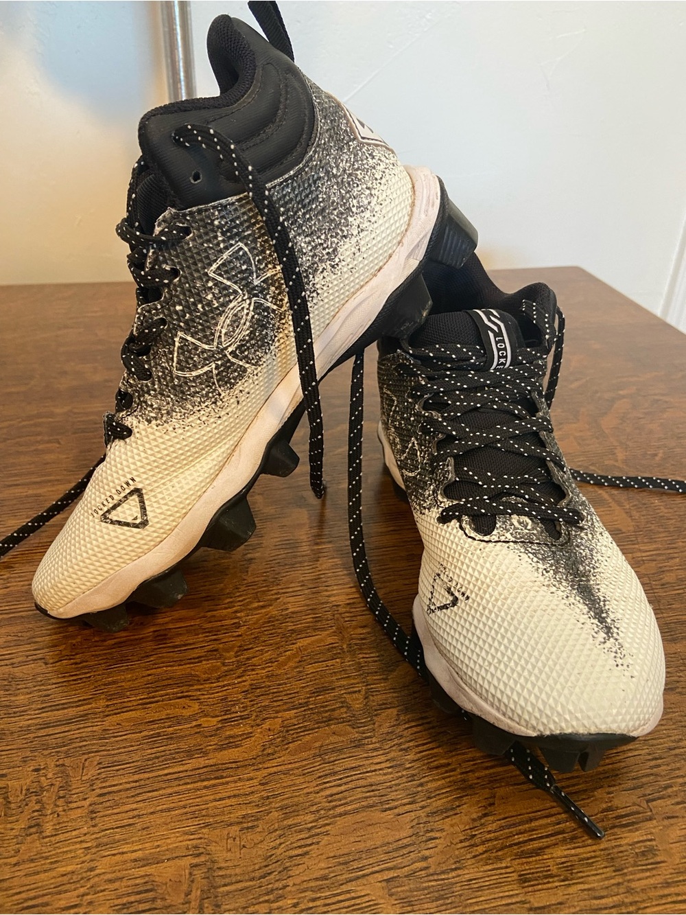 UNDER ARMOUR BLACK WHITE 3 YOUTH LACE UP FOOTBALL CLEATS
